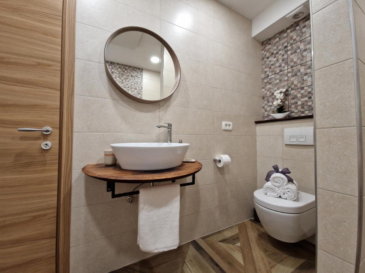 Wine & Apartment Vinales โคเปร์ ภายนอก รูปภาพ