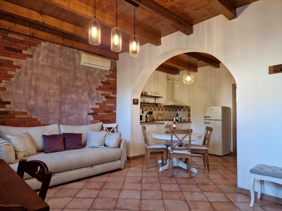 Wine & Apartment Vinales โคเปร์ ภายนอก รูปภาพ