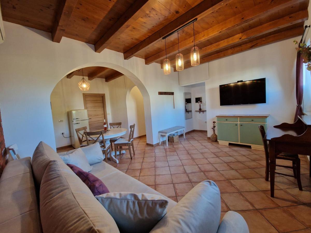 Wine & Apartment Vinales โคเปร์ ภายนอก รูปภาพ