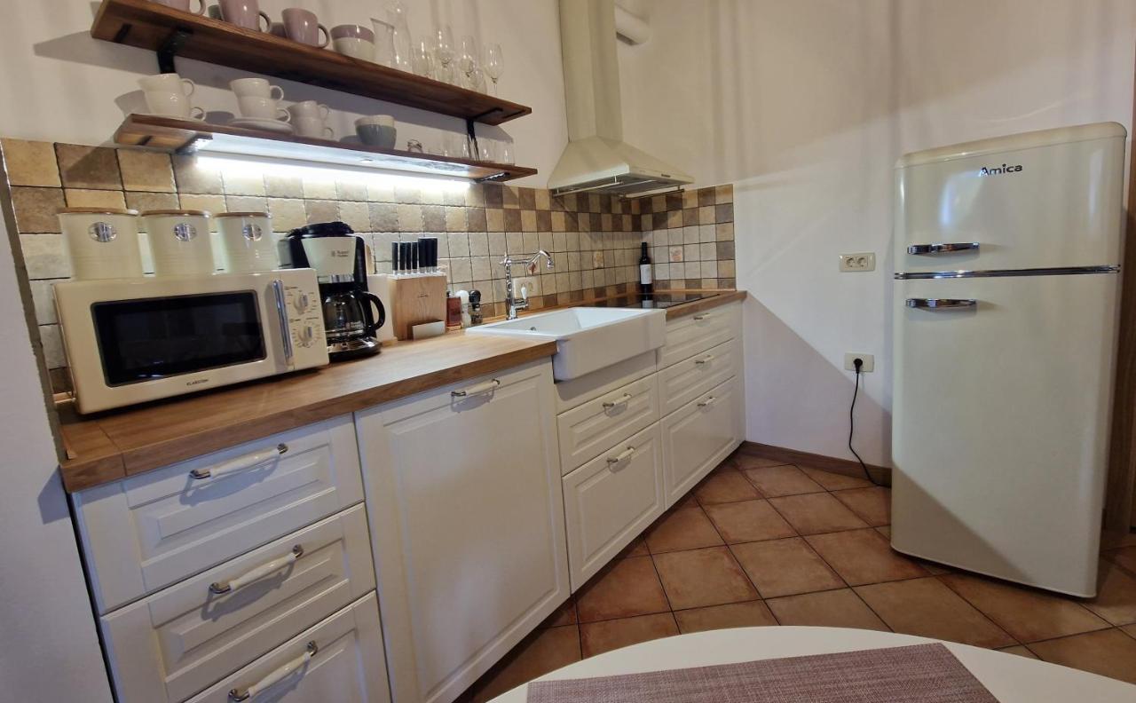 Wine & Apartment Vinales โคเปร์ ภายนอก รูปภาพ