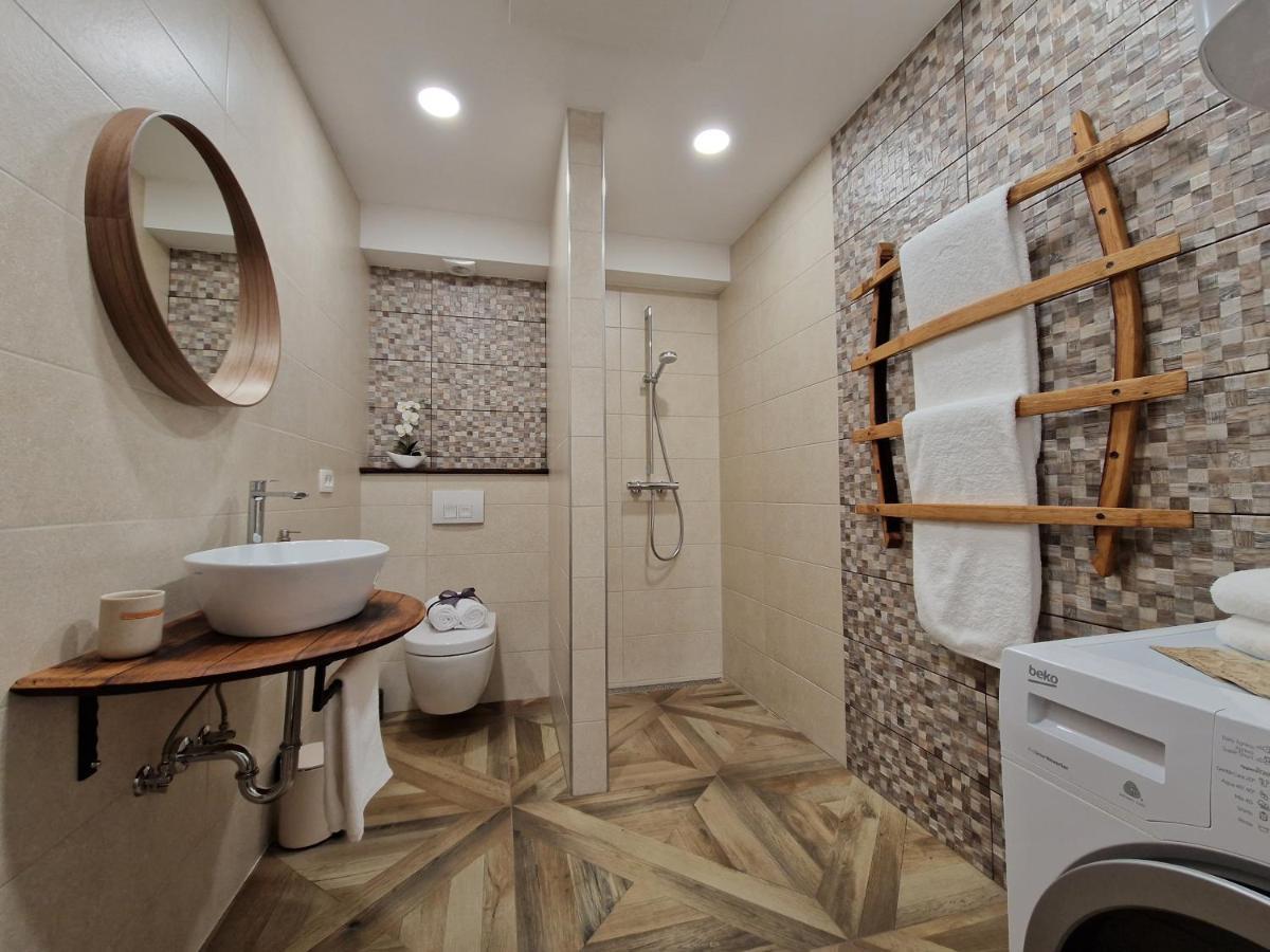 Wine & Apartment Vinales โคเปร์ ภายนอก รูปภาพ