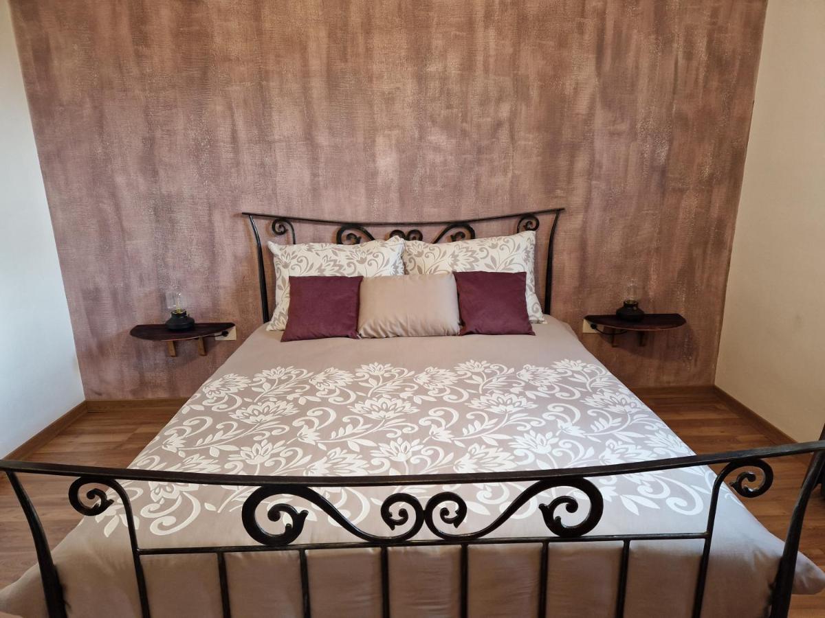 Wine & Apartment Vinales โคเปร์ ภายนอก รูปภาพ