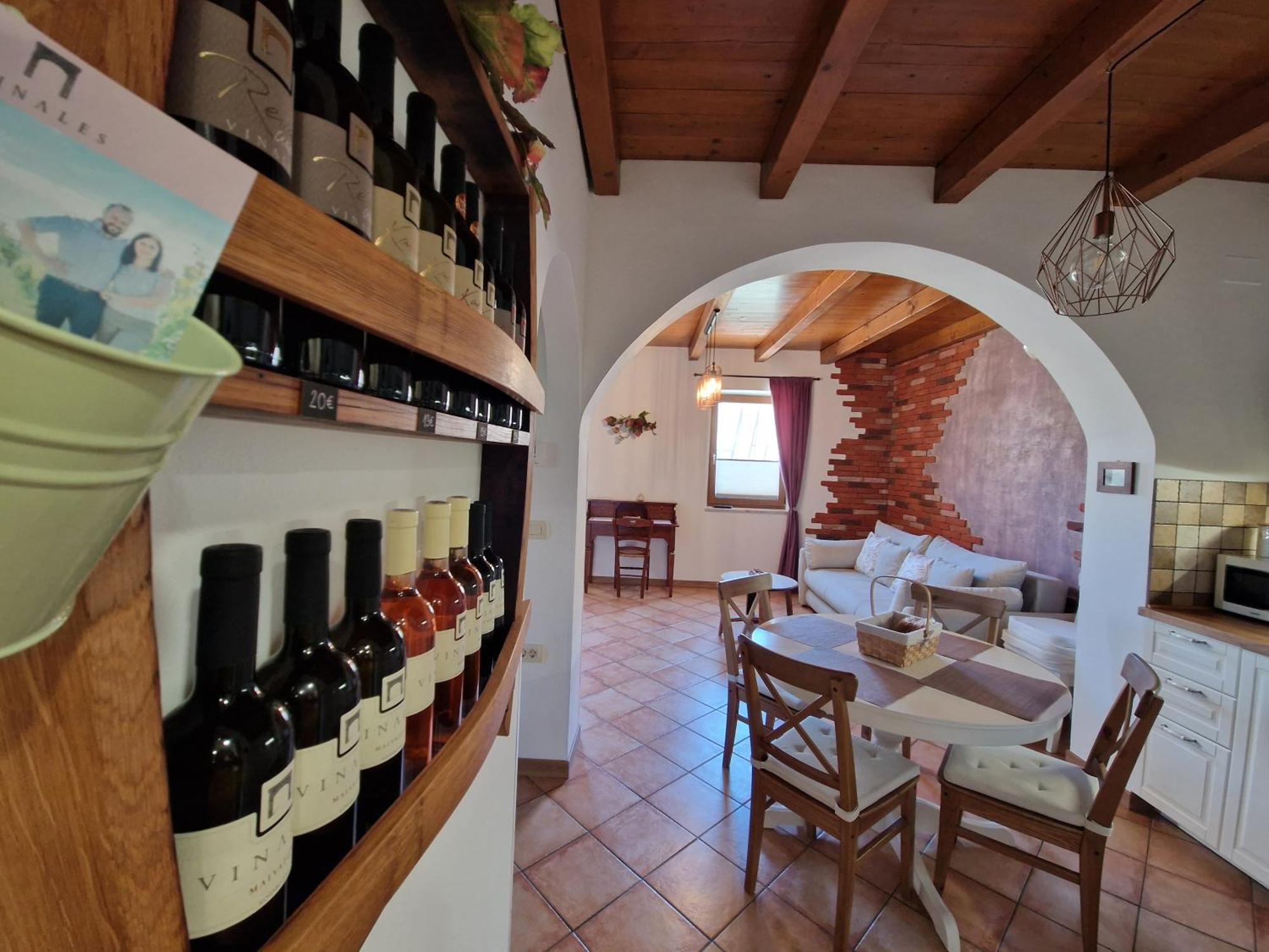 Wine & Apartment Vinales โคเปร์ ภายนอก รูปภาพ