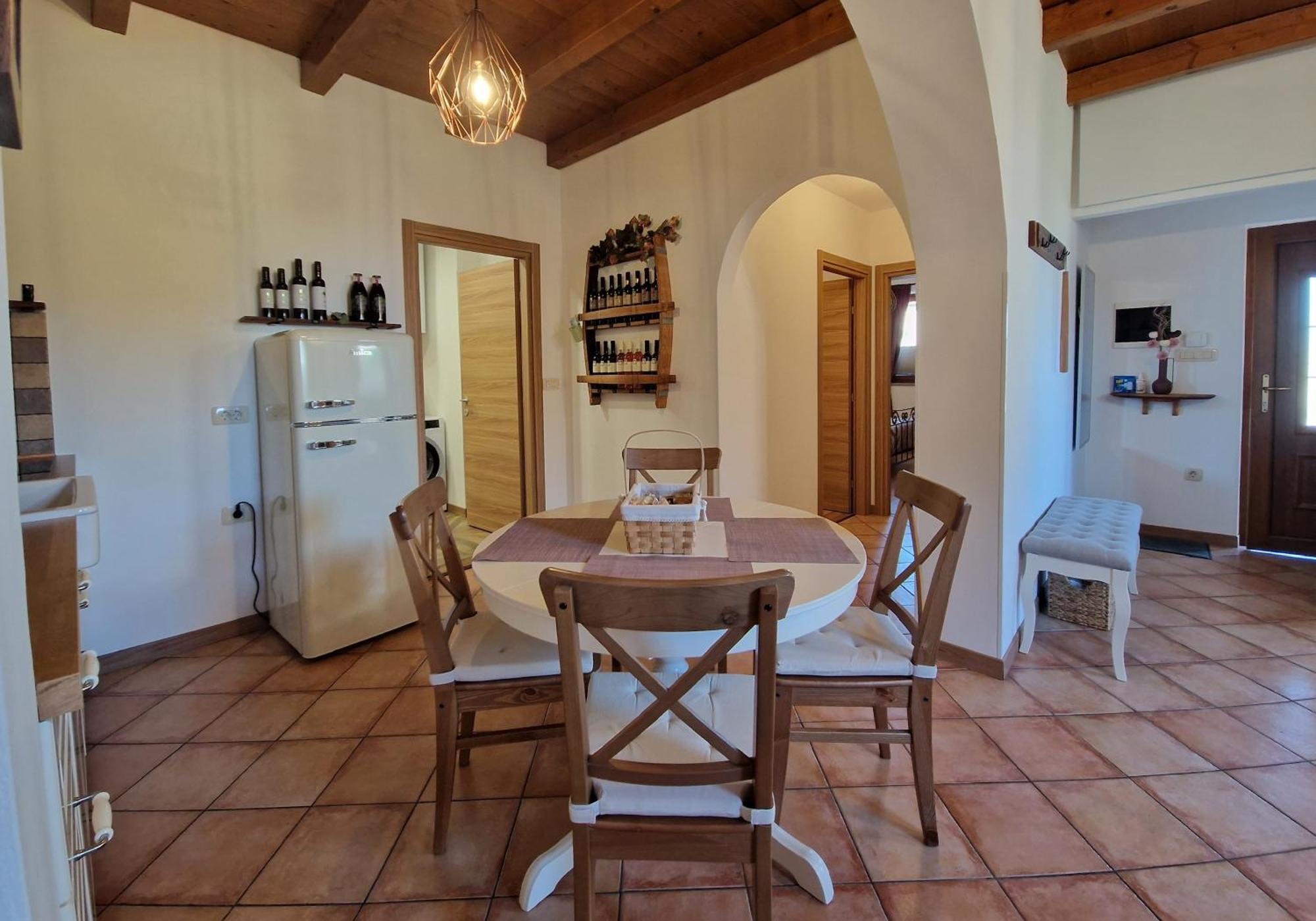 Wine & Apartment Vinales โคเปร์ ภายนอก รูปภาพ