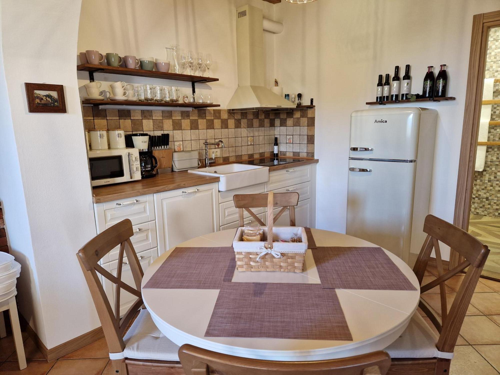 Wine & Apartment Vinales โคเปร์ ภายนอก รูปภาพ